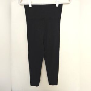 Perfect White Tee black high rise black leggings  | size small